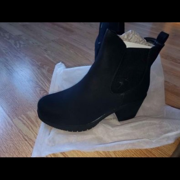 Size 11 boots - Picture 4 of 4